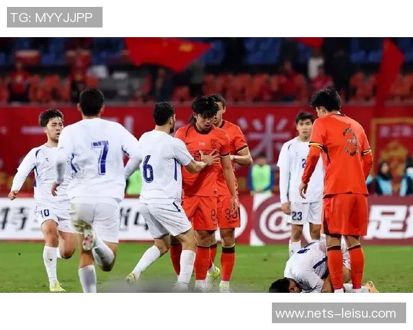 国足与乌兹别克斯坦激战正酣比分直播全程追踪精彩瞬间不容错过